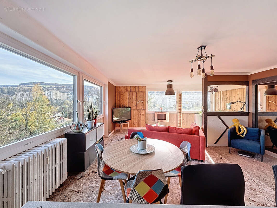 Appartement à SAINT-ETIENNE