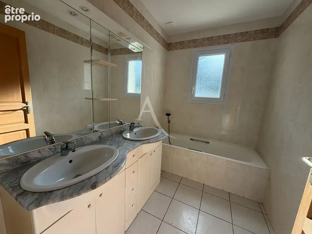 Maison La Chapelle Hermier 7 pièce(s) 122 m2 - photo 13