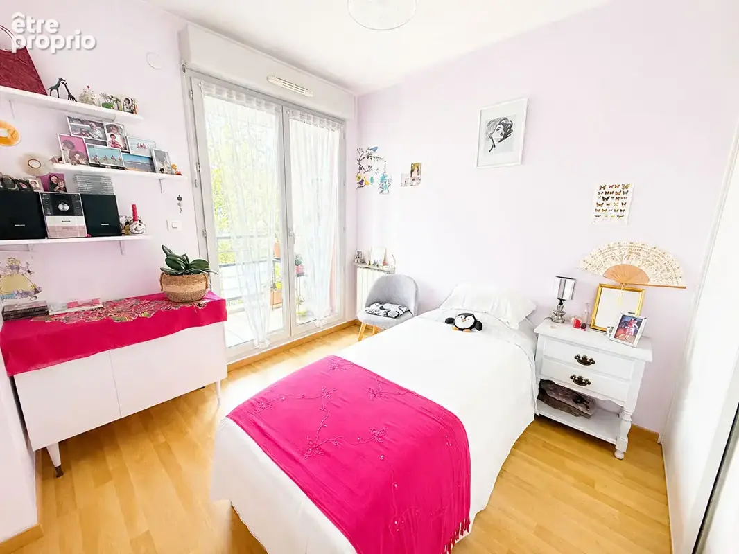 Rare ! t-4 récent , 3 chambres , 2 balcons ,garage double - photo 7