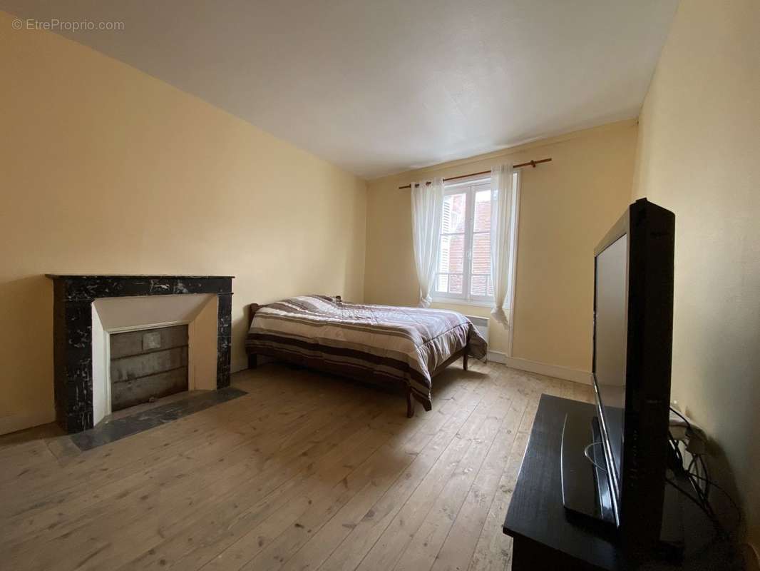 La chambre du 1er étage - Maison à BUXEUIL