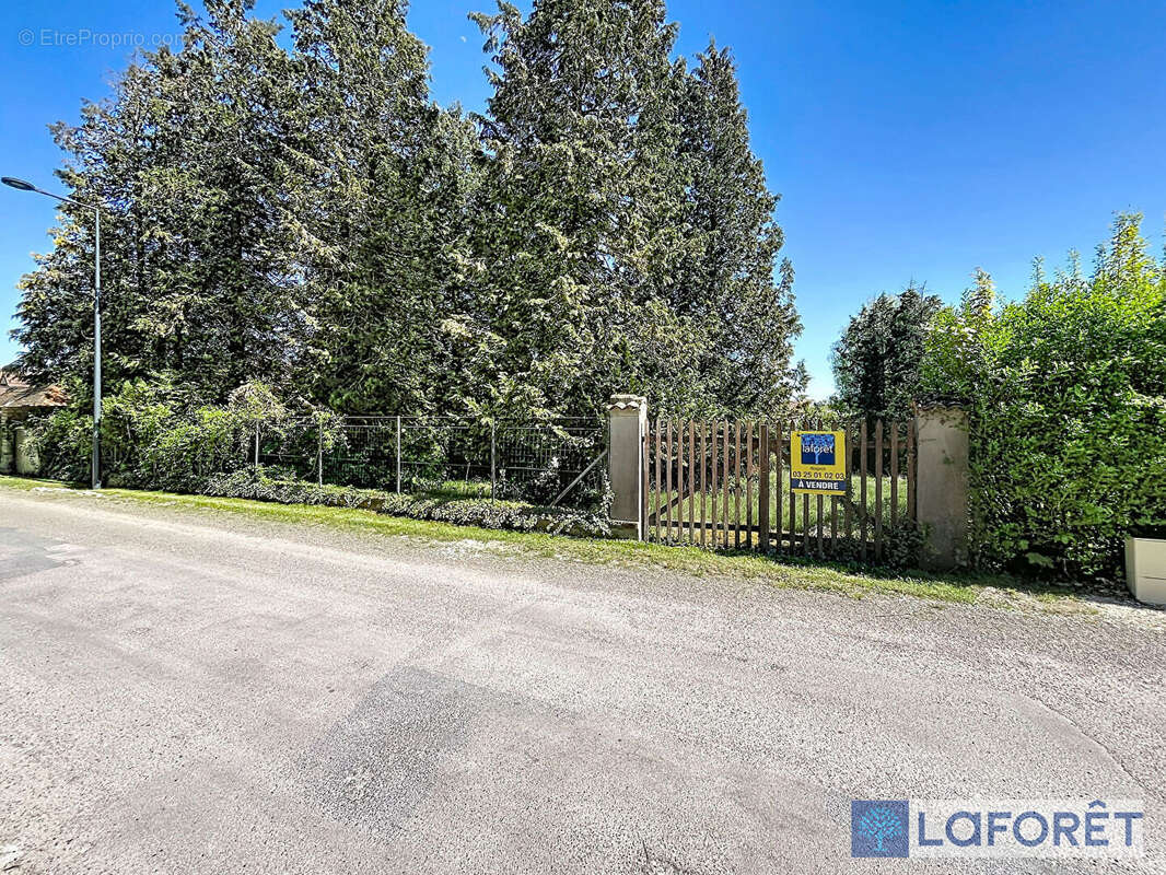 Terrain à BOURBONNE-LES-BAINS