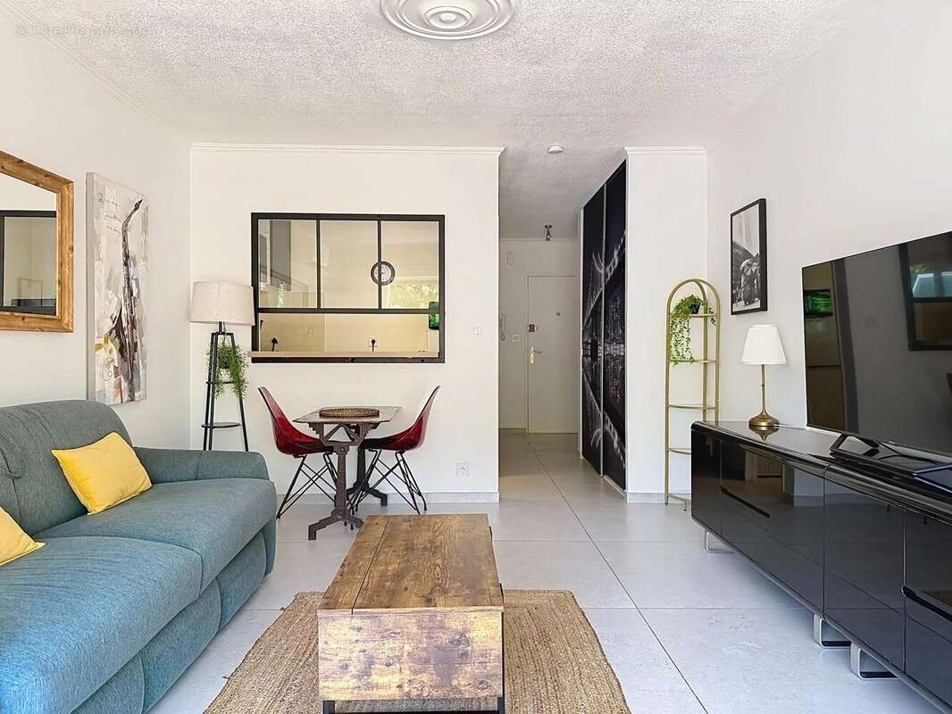 Nice Ouest - Studio rénové avec terrasse - idéal investissement locatif - photo 6