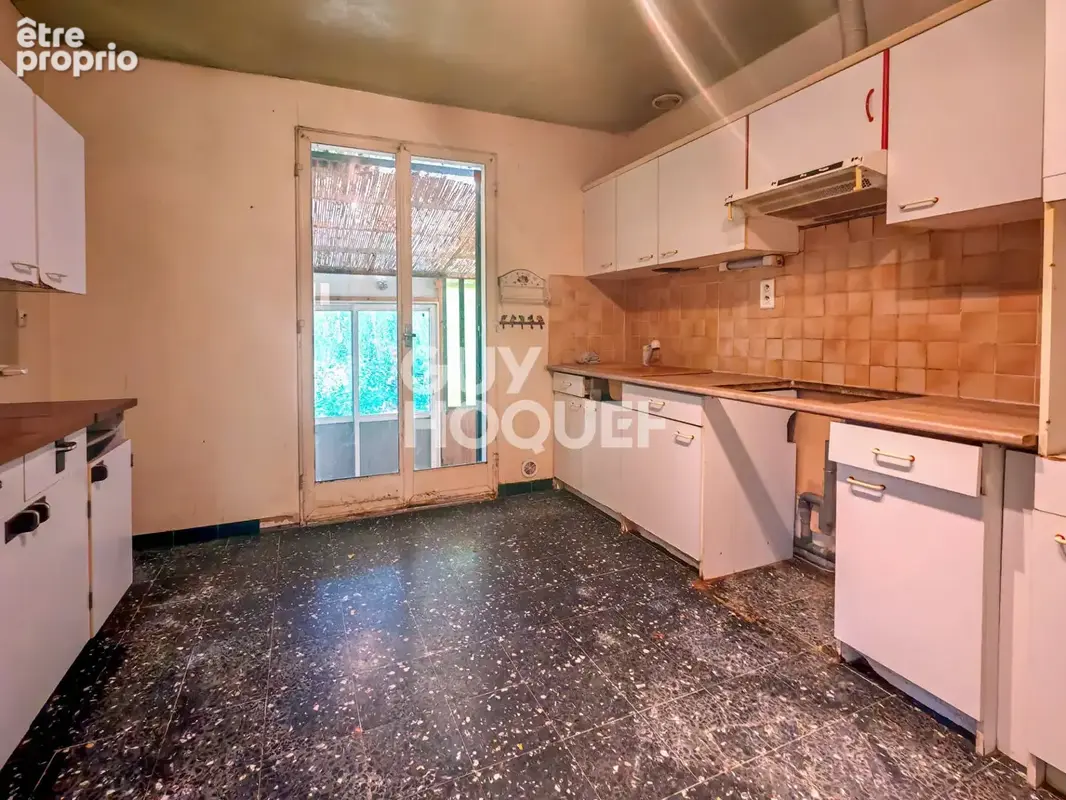 Mormoiron, Maison Plain Pied de 126 m² - 3 chambres - 735 m² de terrain - photo 8