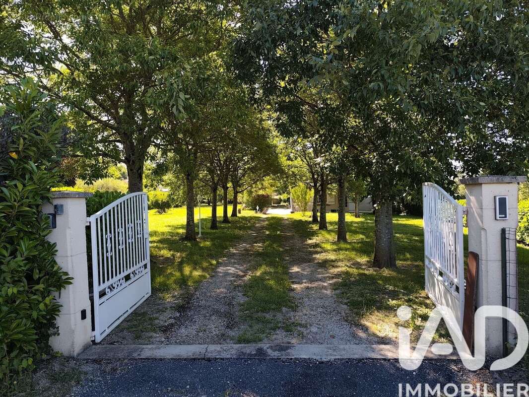 Maison 208 m² à Port-Sainte-Marie  - photo 2