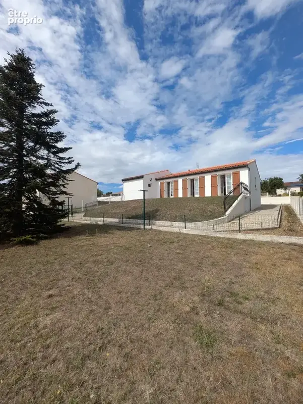 Maison de plain-pied avec grande terrasse, garage et terrain clos - photo 13