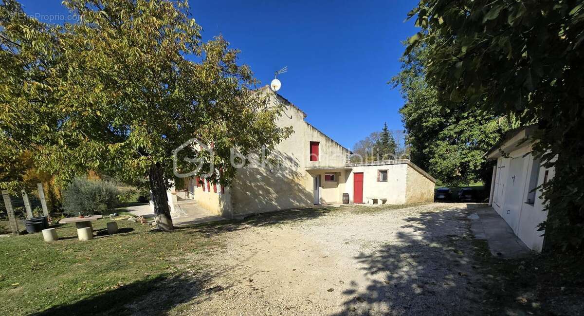 Maison à SAINT-JULIEN-DE-PEYROLAS