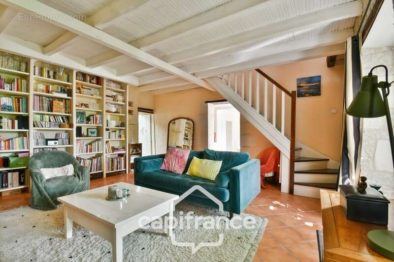 Maison charentaise rénovée à vendre 6 pièces COURCELLES (17), proche commerces, d'une superficie de 149m² avec atelier et jardin - photo 13