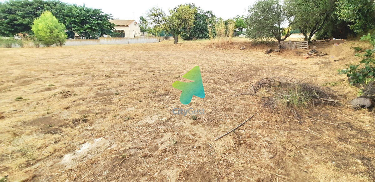 Terrain constructible 584 m2 vinassan - photo 2