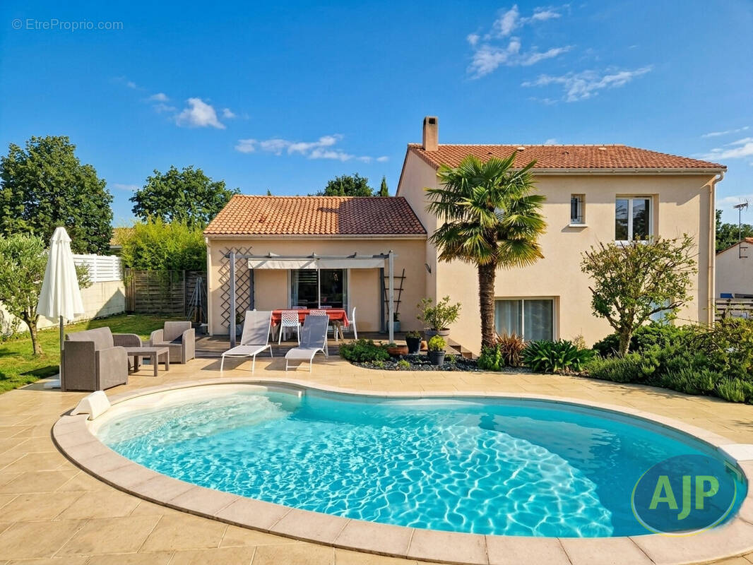 Maison à MONTAIGU