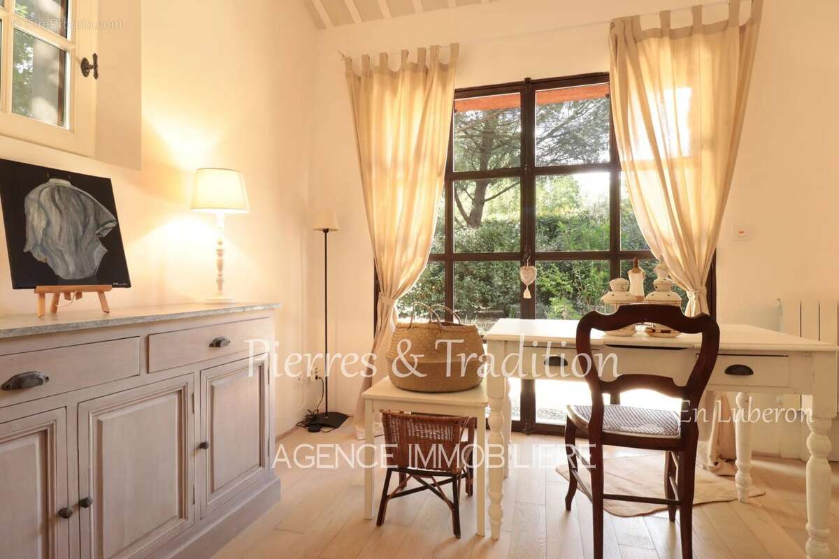 Maison à ROUSSILLON