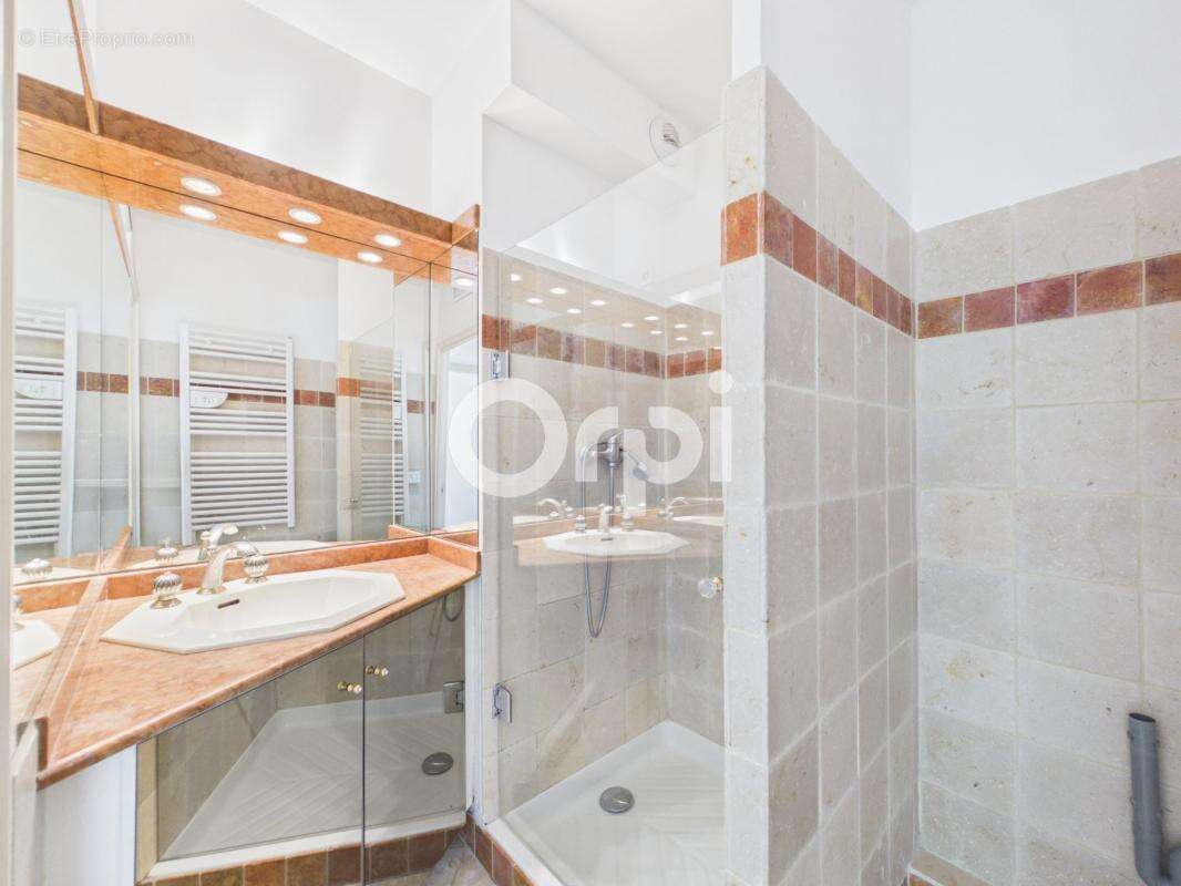 Appartement à MANDELIEU-LA-NAPOULE