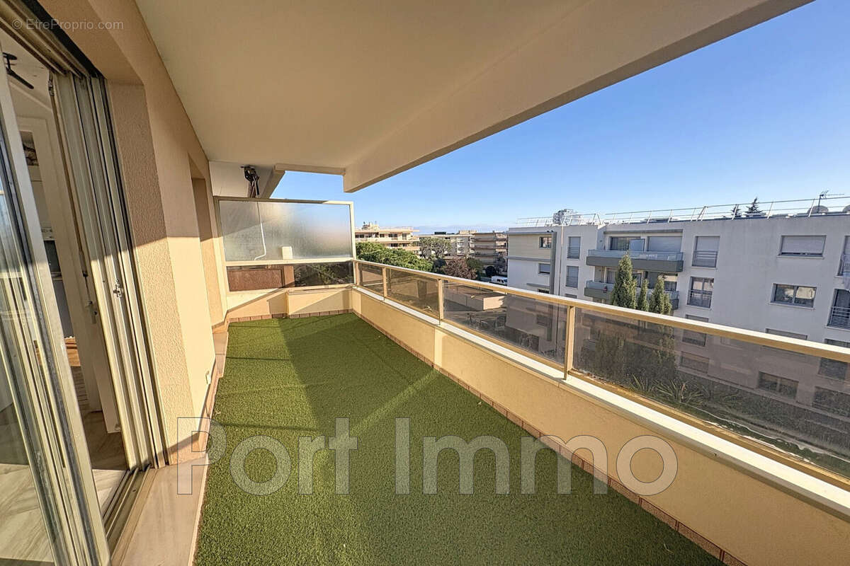 Appartement à SAINT-LAURENT-DU-VAR