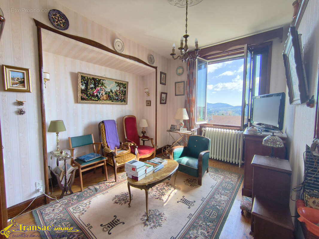 À Saint Rémy sur Durolle proche du plan d'eau, belle maison familiale 6 pièces avec 2 garages. - photo 13