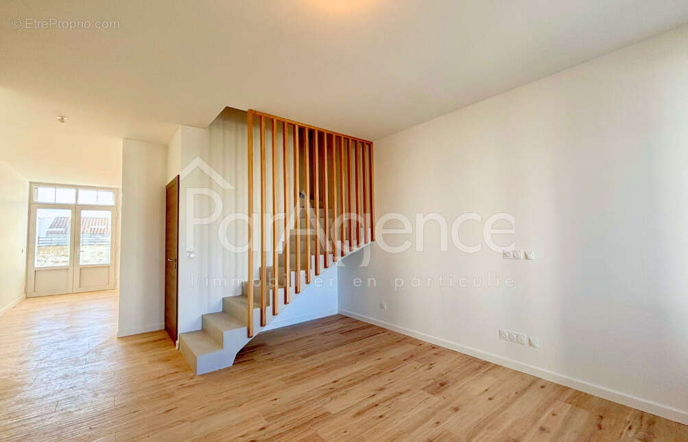 Maison entièrement rénovée - Grand sous-sol - Centre-ville - photo 11