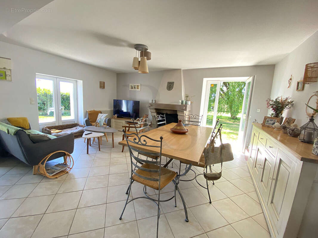 Maison à MONTREUIL-AU-HOULME