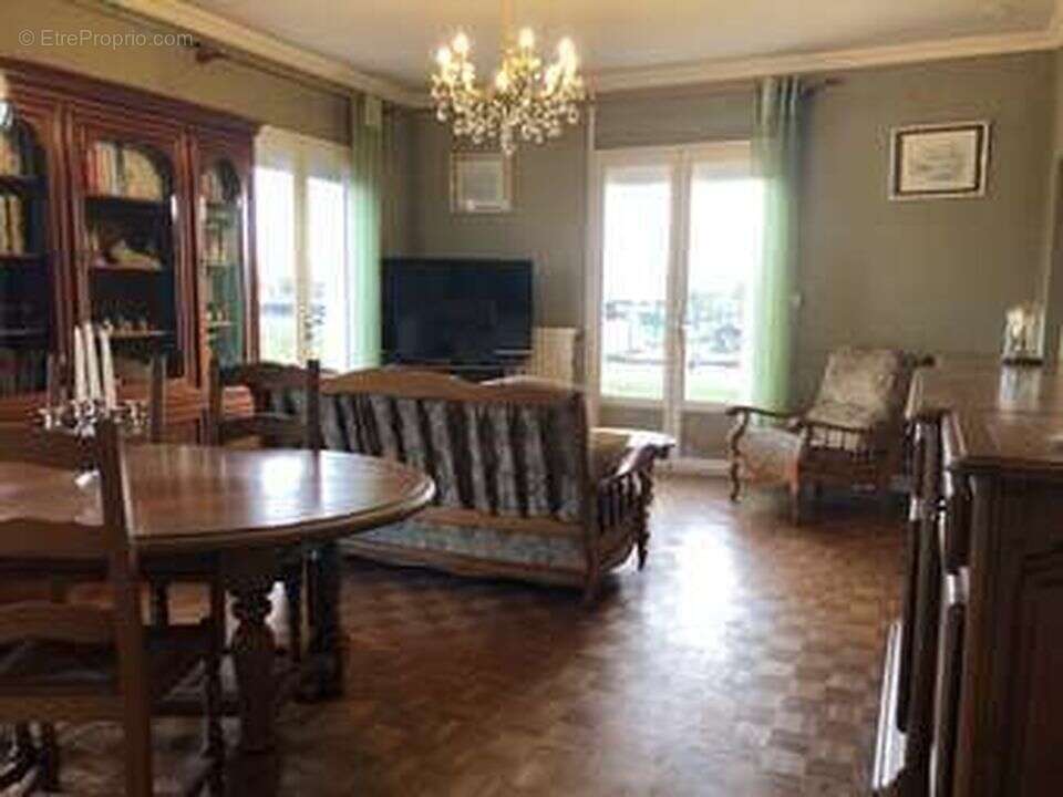 MAISON PAUILLAC T4 3 CHAMBRES GRAND TERRAIN 800 m2 DOUBLE