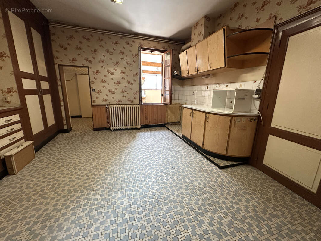 Maison à LA ROCHE-CHALAIS