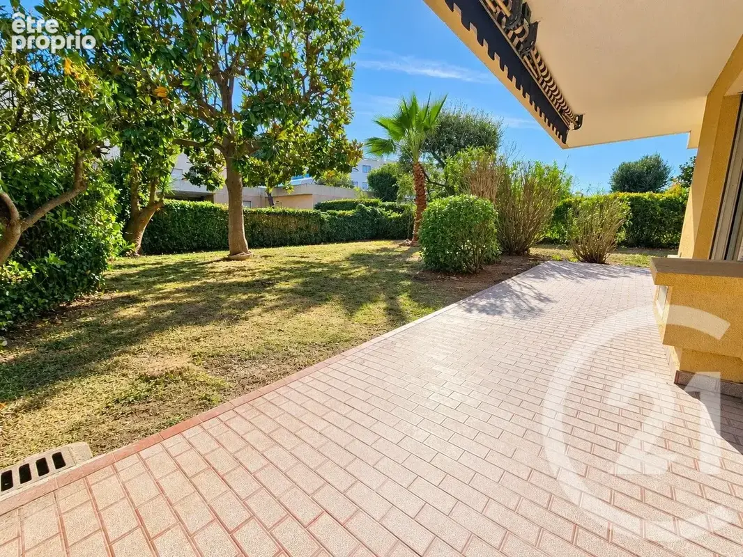 Appartement à SAINT-LAURENT-DU-VAR