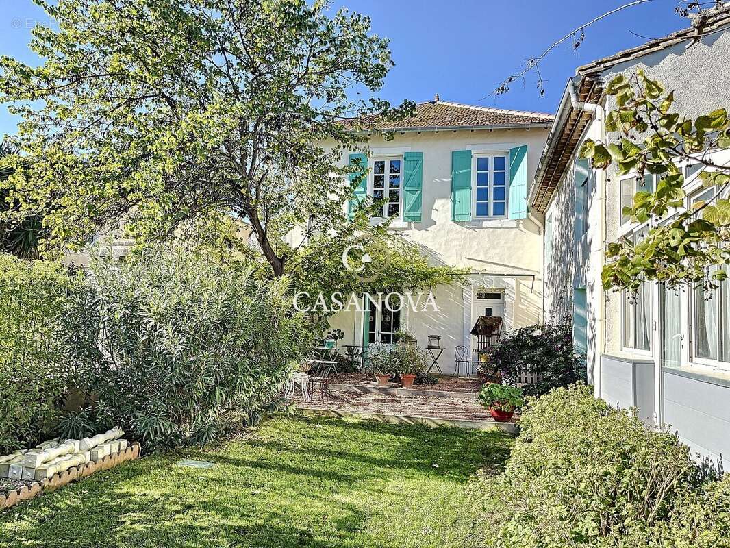 Hôtel à vendre avec 12 suites, un appartement, une piscine et potentiel restauration ou gîtes près de Pézenas - photo 4