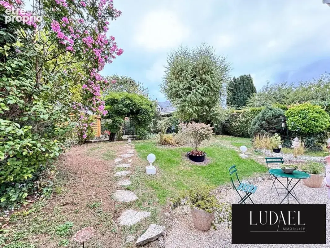 Maison familiale de 136 m² avec jardin paysager et double garag - photo 17