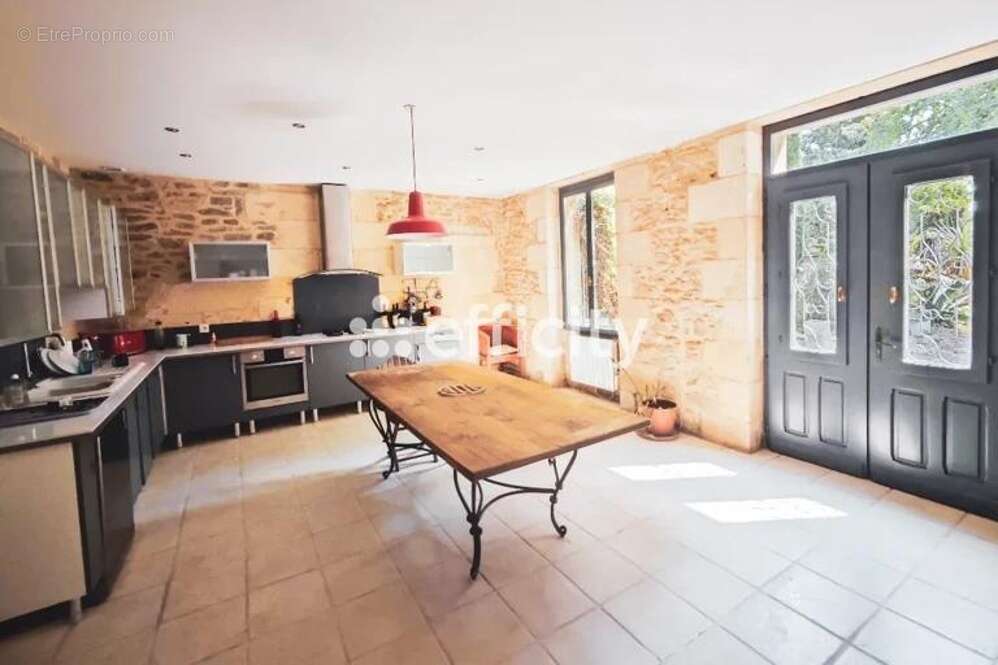 Maison 175 m² à Berson  - photo 6