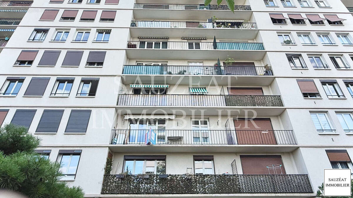 Montrouge - Appartement 4 pièces refait à neuf - photo 10