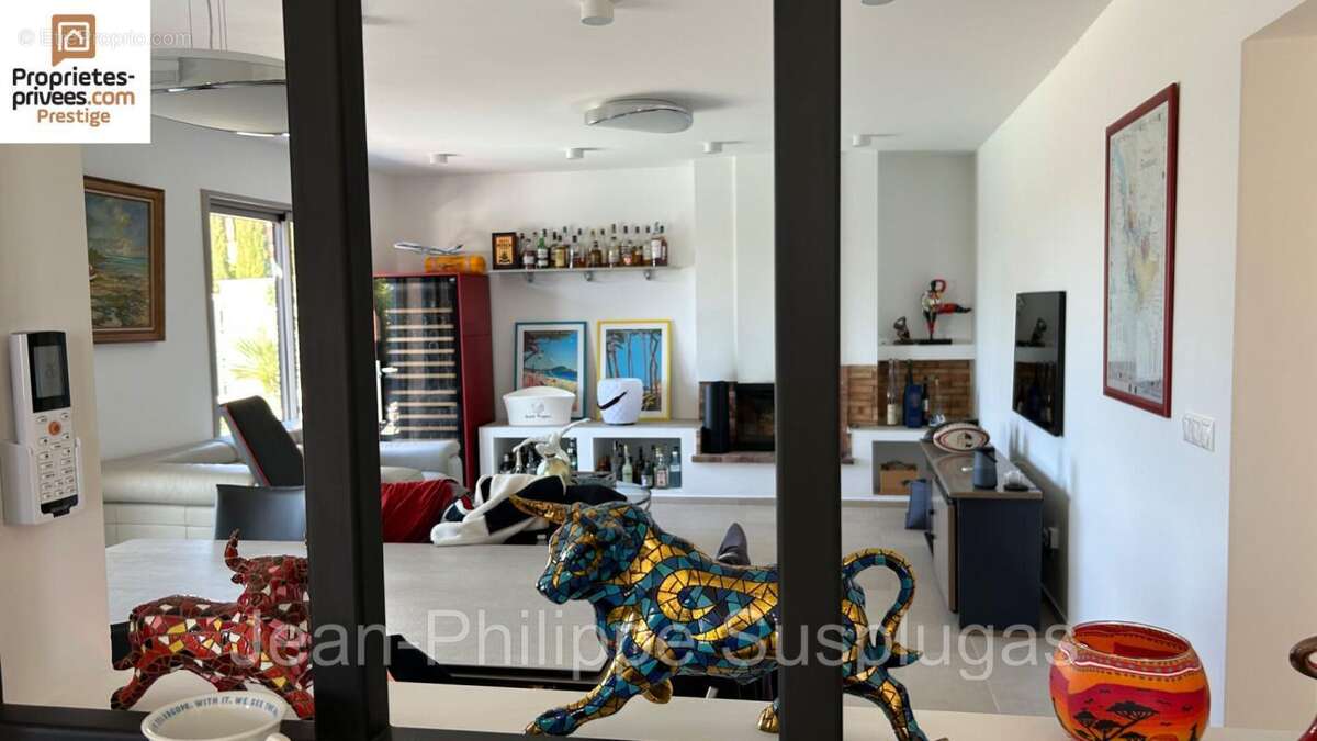 Maison à SAINT-CYR-SUR-MER