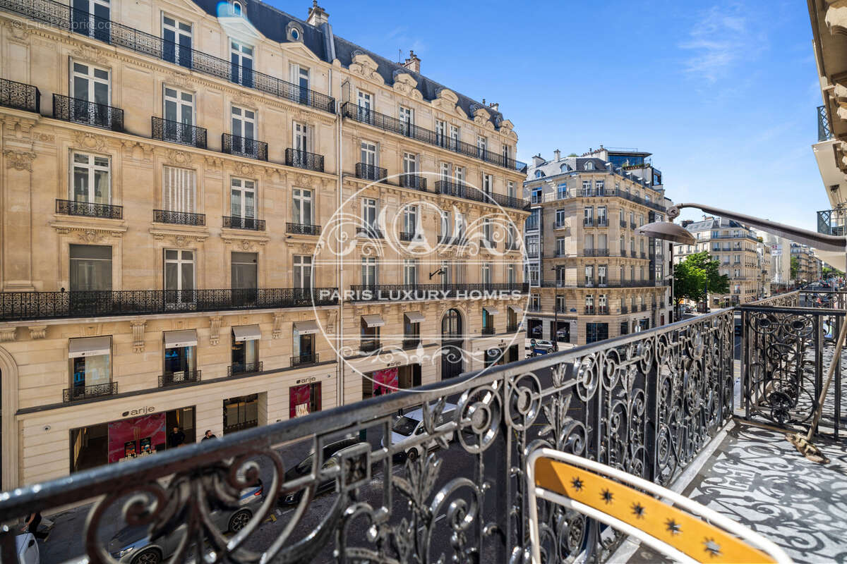 Appartement à PARIS-8E