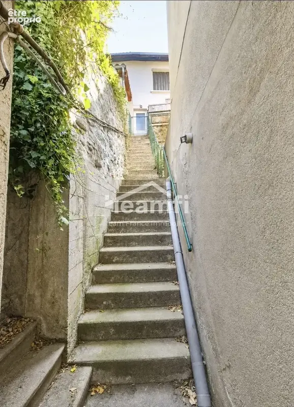 Maison 76 m² à Thiers  - photo 9