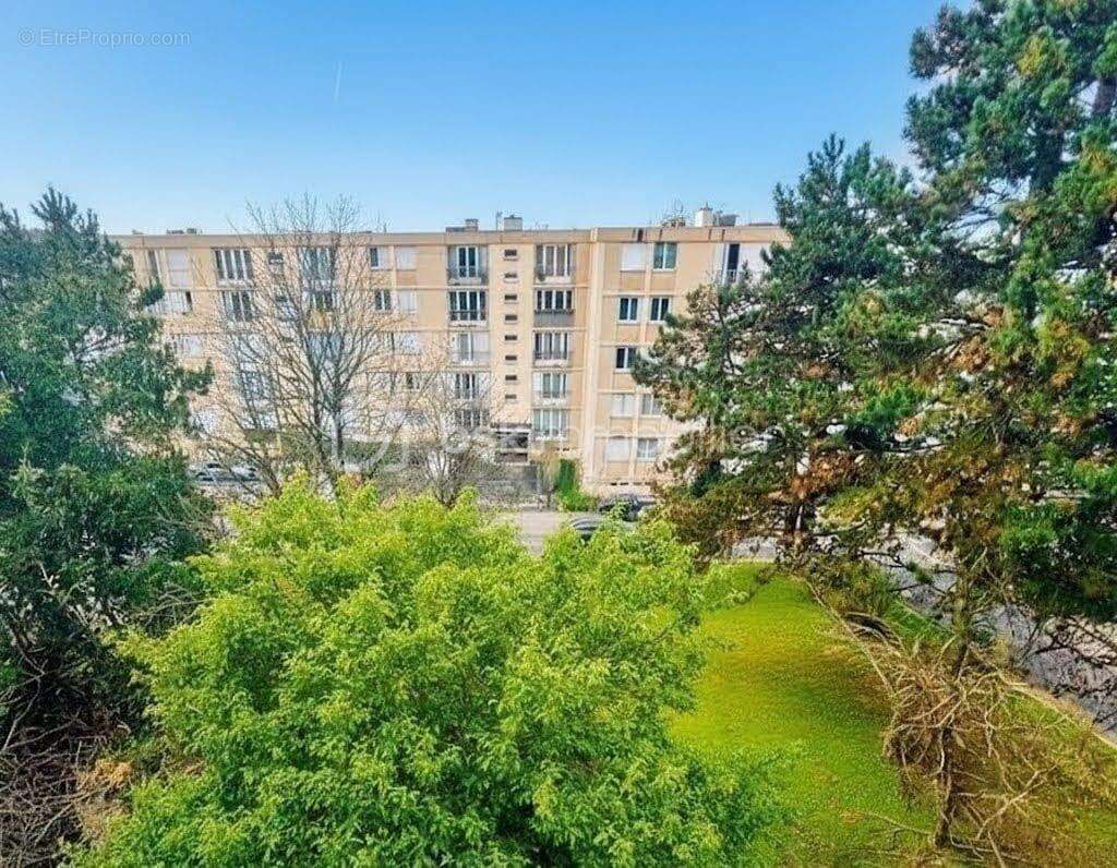 Appartement à LE PLESSIS-TREVISE