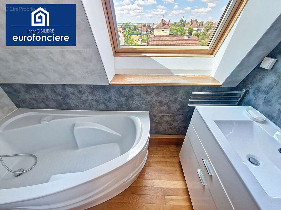 Maison à LA CHAPELLE-SAINT-LUC