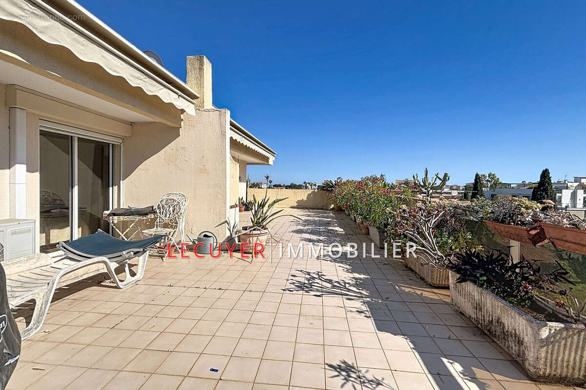 Appartement à VALLAURIS