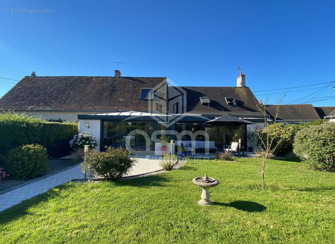 Maison 220 m² à Esvres  - photo 8