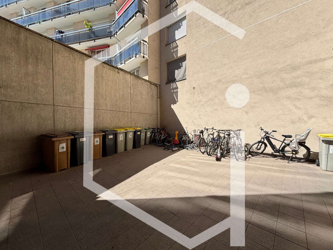 Appartement à LA GARENNE-COLOMBES