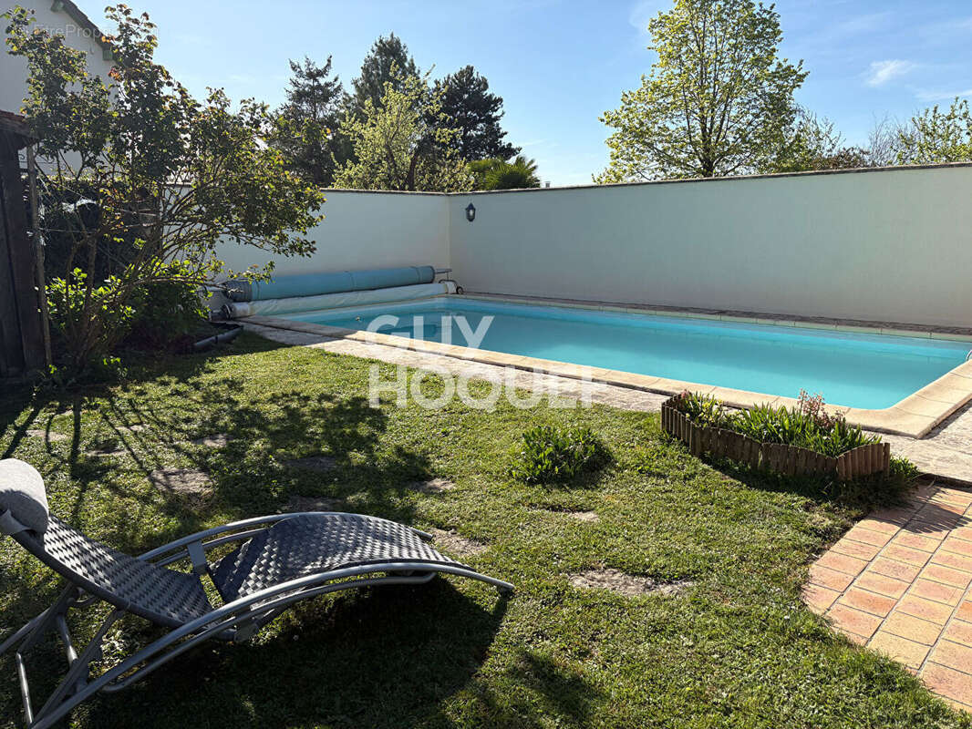 Maison à PLAIMPIED-GIVAUDINS