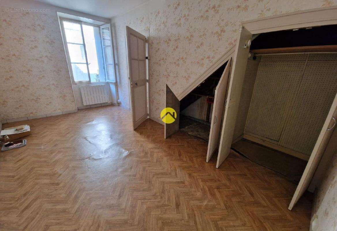 Maison à LES AIX-D&#039;ANGILLON