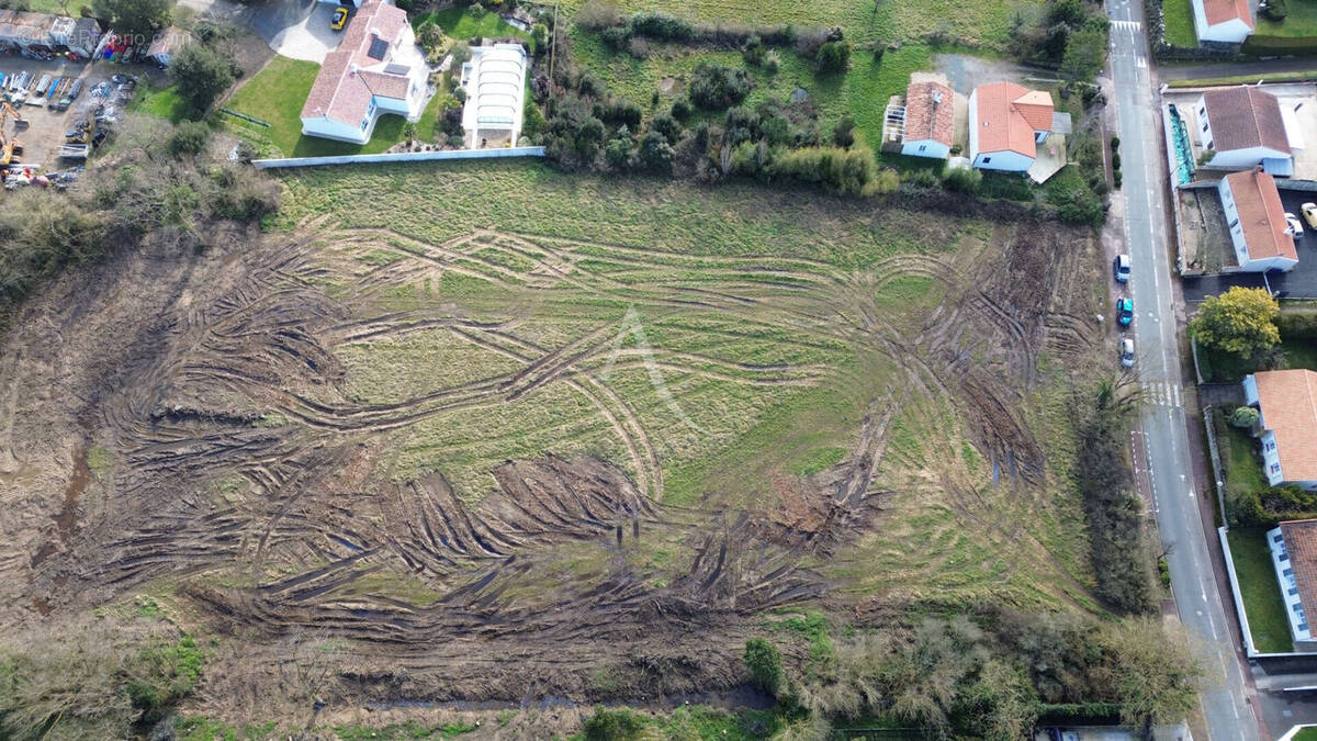 Terrain à LE FENOUILLER