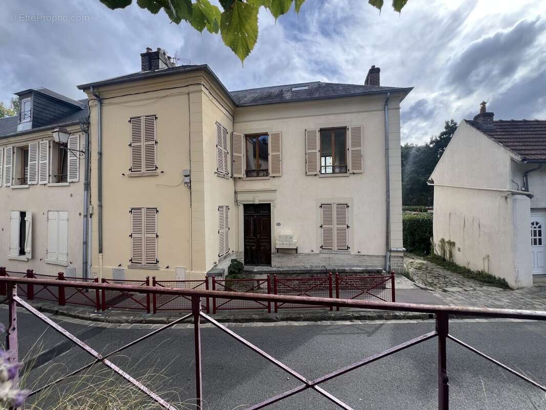 Appartement à PRESLES