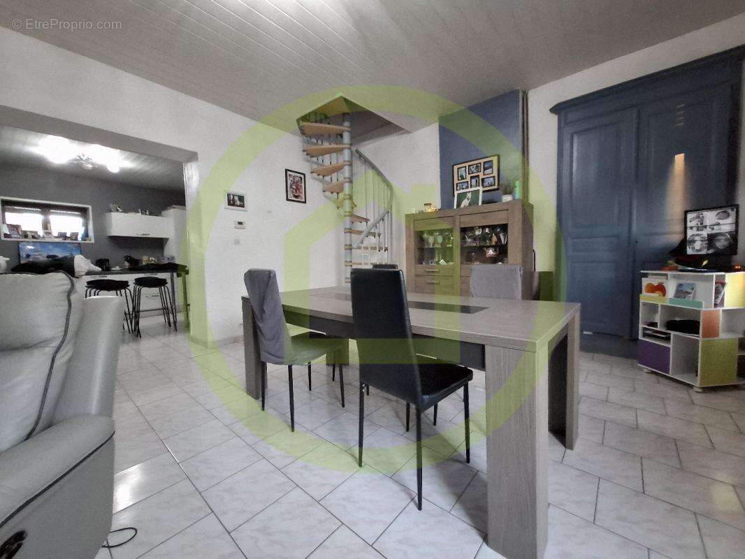 Maison à FERRIERE-LA-GRANDE