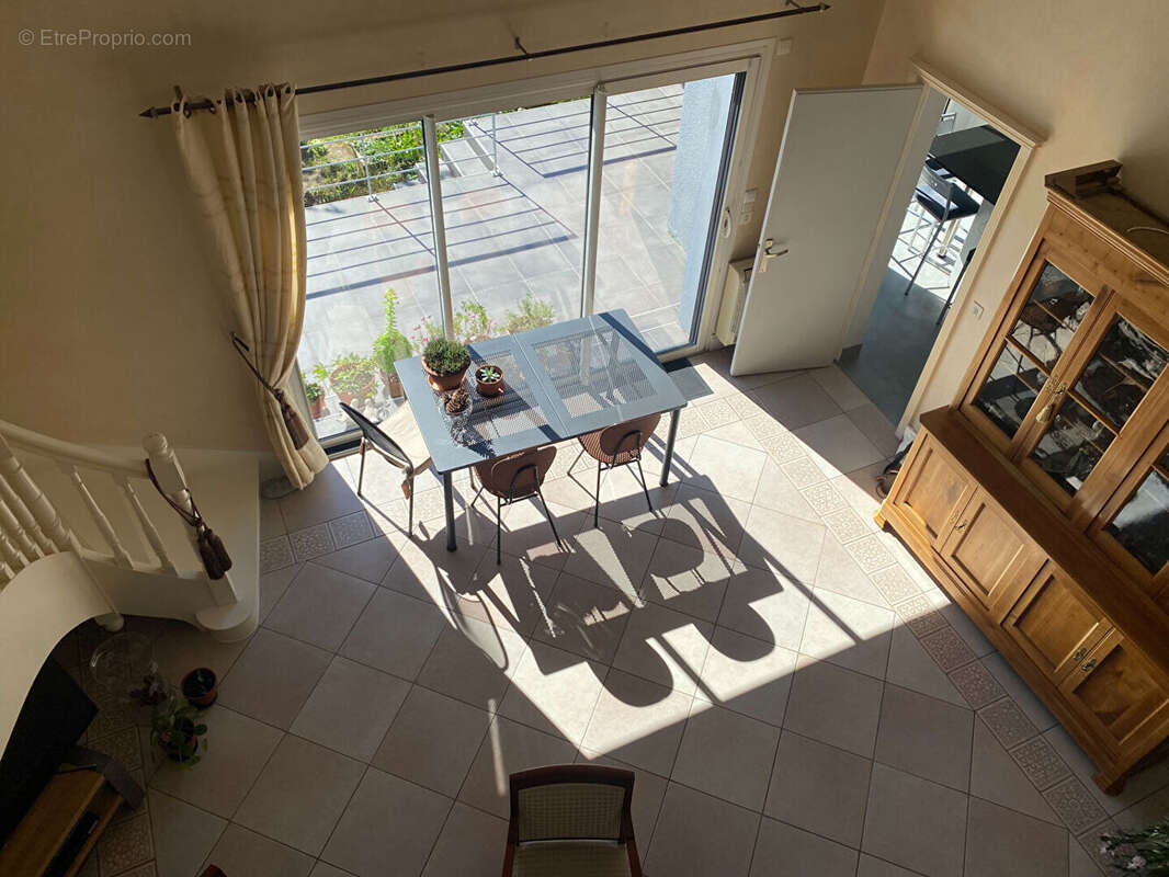 Maison contemporaine de 160 m²  au sol sur une parcelle de 360 m² orientée Sud avec garage. - photo 8