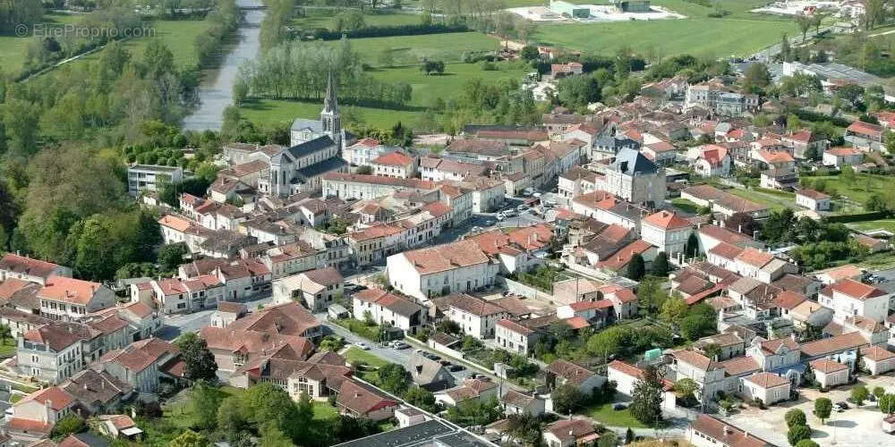 Maison à LA ROCHE-CHALAIS