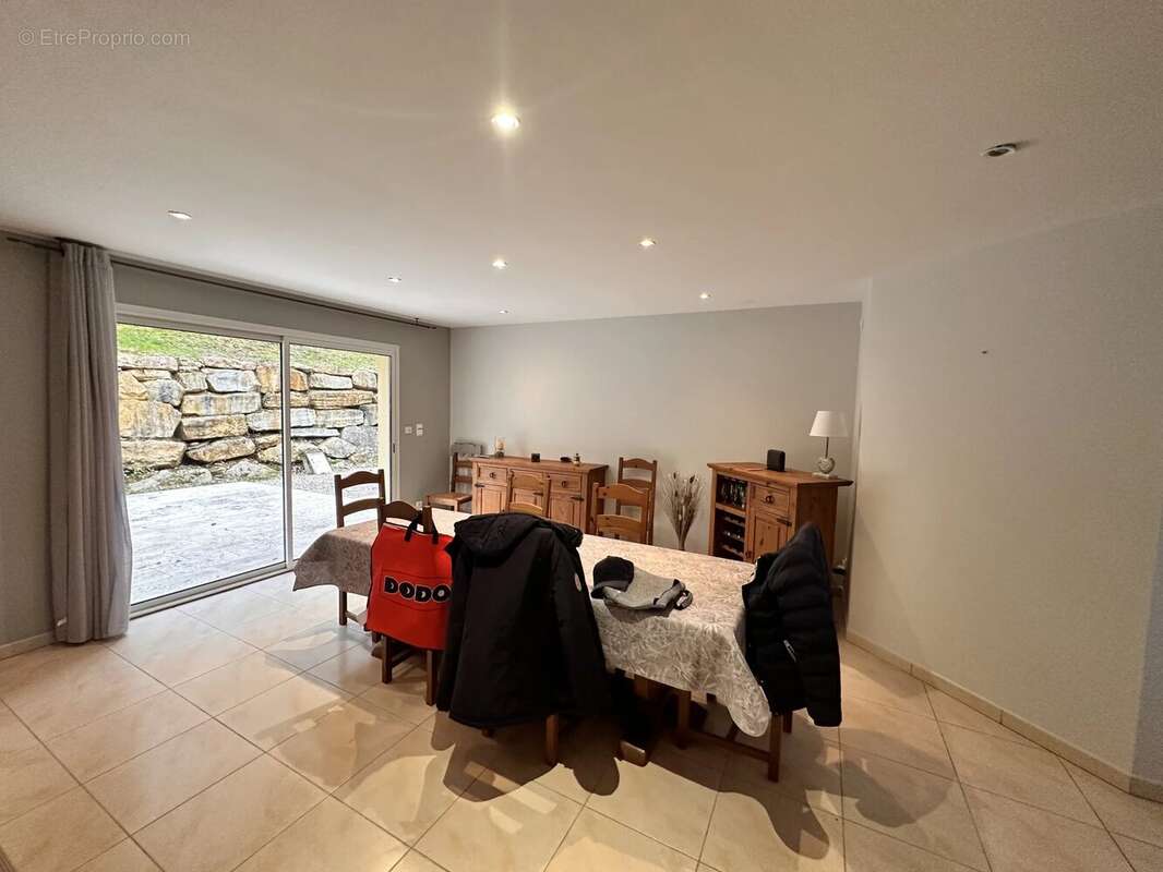 Maison à SAINT-GEORGES-DE-MONTCLARD