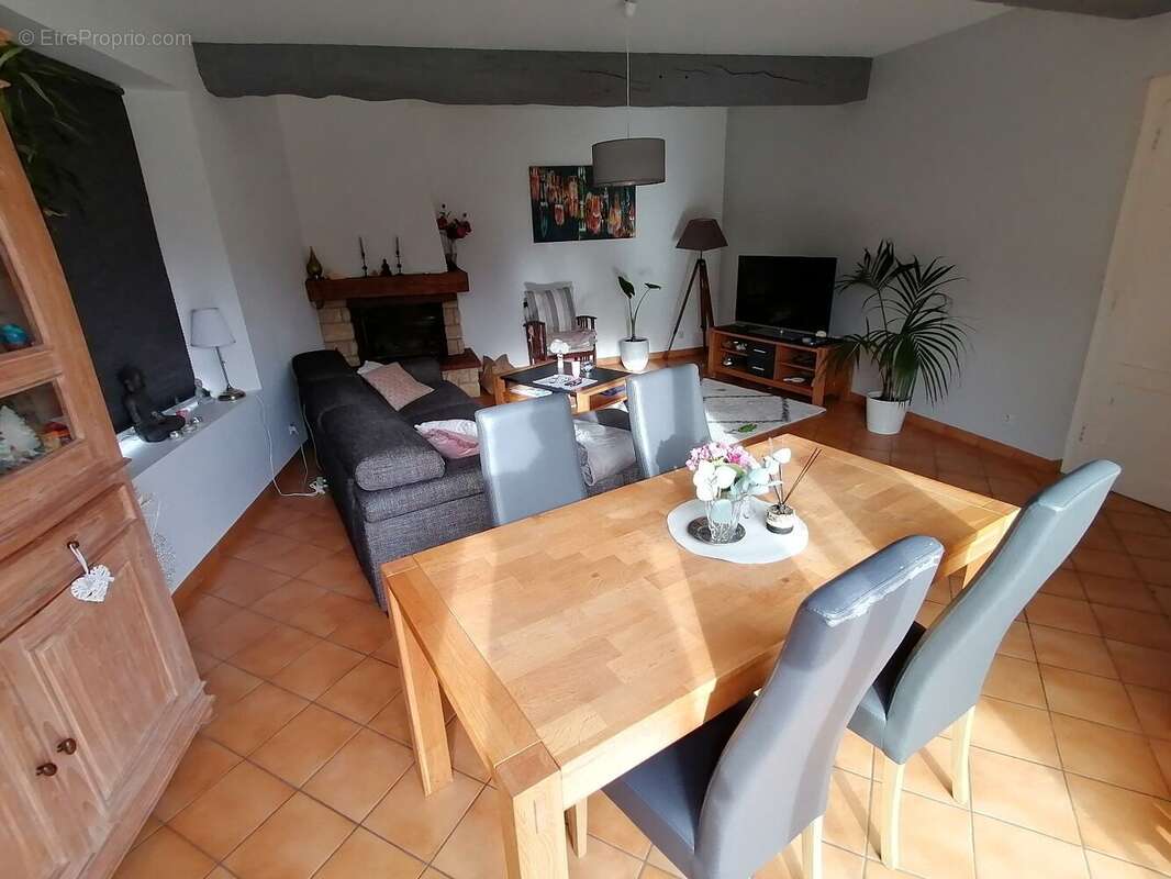 Maison à MONTAIGUT-SUR-SAVE