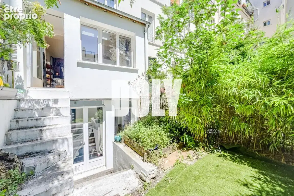 Doly - Duplex avec Jardin, un Ecrin de verdure au Coeur des Abbesses ! - photo 2