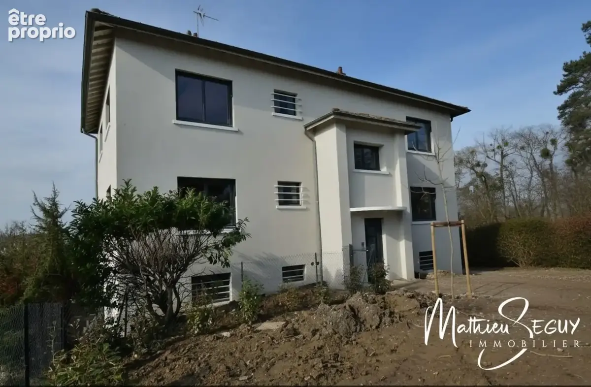 CHARBONNIERES LES BAINS (69) Appartement T2 de 45m² avec jardin de 84m² - Façade refaite 2025 et huisseries changées 2025 - photo 4