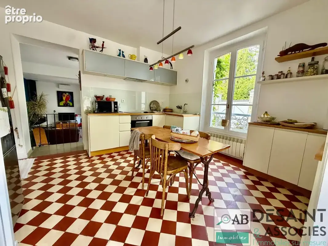 A vendre à Lagny sur Marne propriété de caractère quartier Saint Laurent. - photo 12