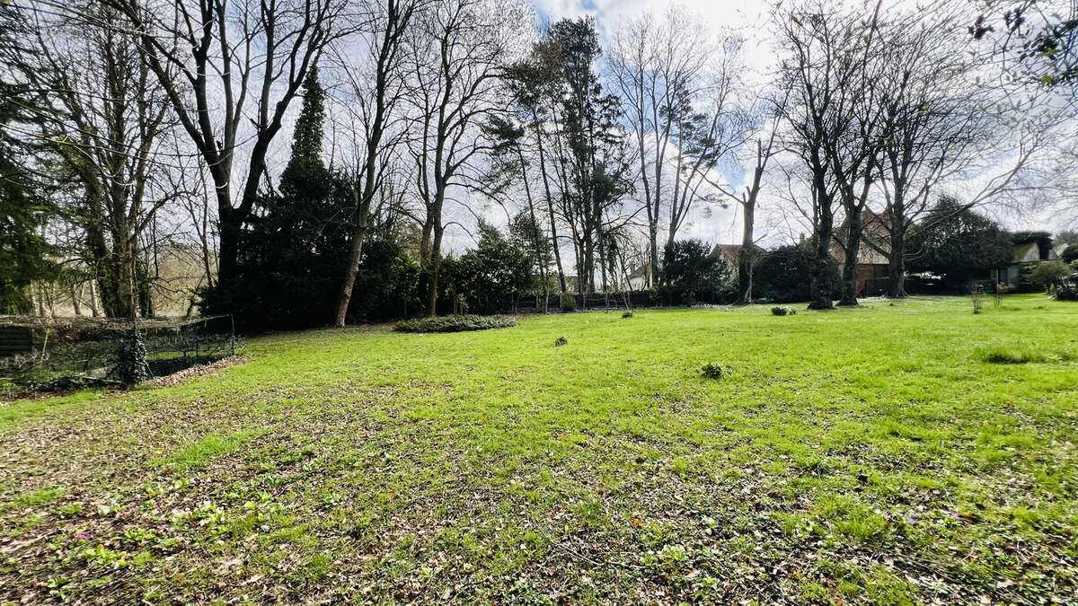 Terrain à VAYRES-SUR-ESSONNE