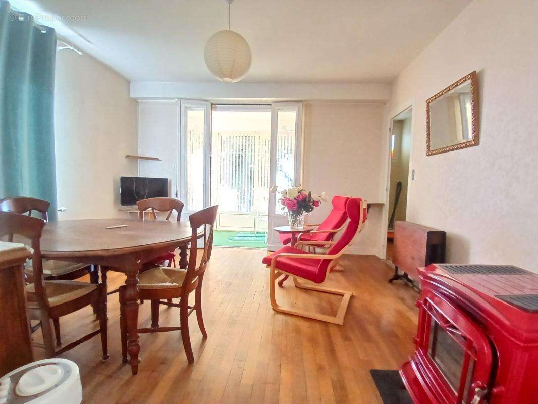 Maison habitable de plain-pied, proche du centre-ville - La - photo 6