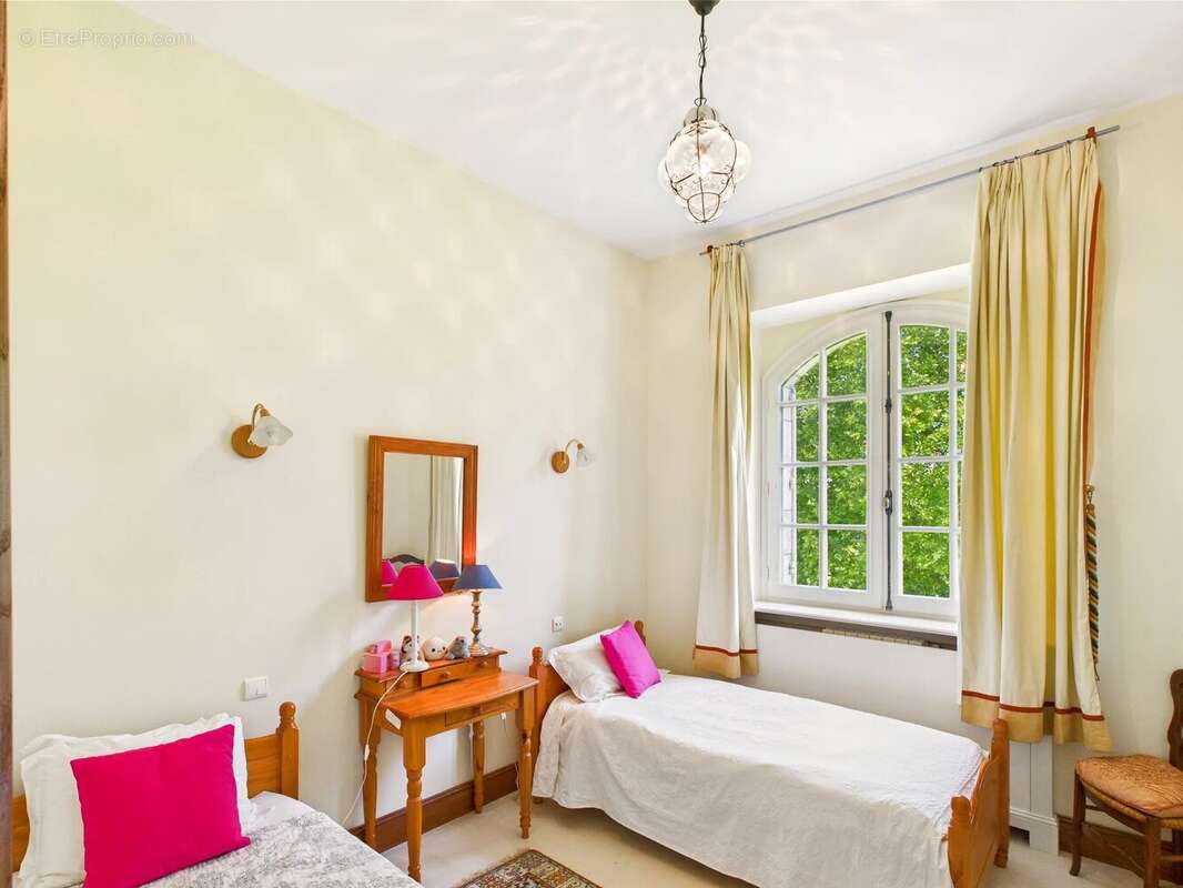 Élégant château de la fin du XXᵉ siècle avec maison d’amis — à 30 minutes de Saint-Émilion - photo 12