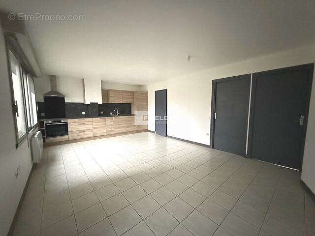 Appartement 54 m² à Carvin  - photo 2
